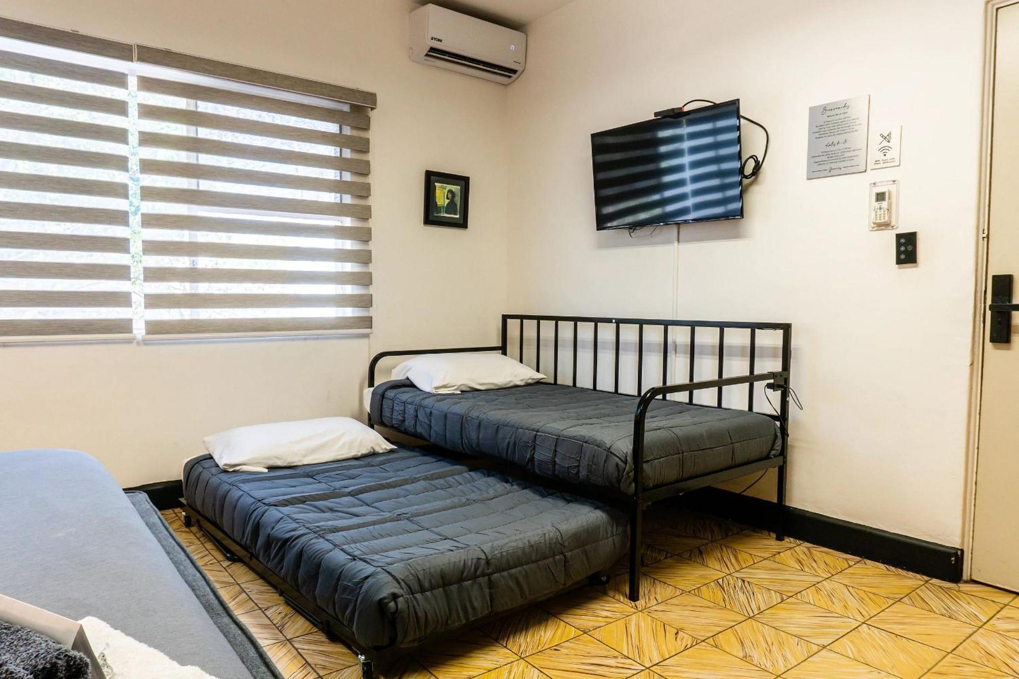 Habitaciones Privadas Con Bano Propio En Una Zona Segura Y Centrica De Guadalajara. Exterior foto
